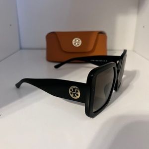 TORY BURCH SQUARE SUNGLASSES